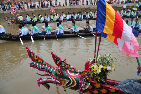 Tanintharyi, Myanmar- October 28,2018 : King of Nagas long boat racing festival , This event has been the pride of Tanintharyi for generations, The only one in Myanmarのeditorial素材