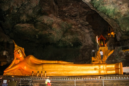 Sleeping buddha in the cave のeditorial素材