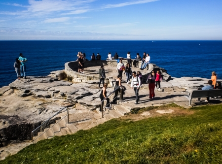 SYDNEY-JULY 3   People at the view point of the ocean  in  Sydney,Australia on 3 July 2012  Australia is famous about sea and ocean  のeditorial素材