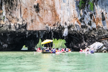 Tourist enjoy kayaking through the cave  のeditorial素材