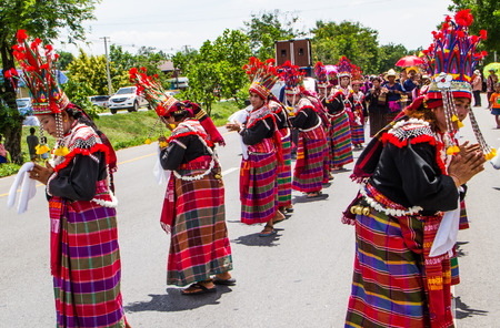 MAHASARAKHAM,THAILAND - MAY 18 : Thai ladies performing Thai dancing in Rocket festival "Boon Bang Fai" parade  on May 18,2014 .This festival for agriculture  to celebration the raining season.のeditorial素材