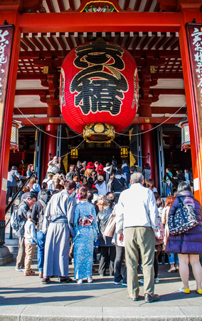 TOKYO,JAPAN-APRIL 2:People come to visit Sensoji temple  in  Tokyo,Japan  on April 2,2015.Sensoji temple is in Asakusa area.のeditorial素材