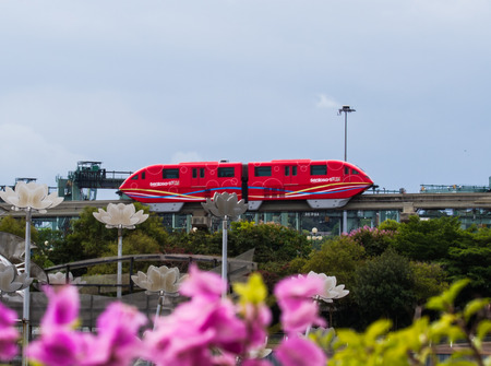 SINGAPORE-AUGUST 30: Sentosa Express monorail train connecting Harborfront and Sentosa Island in Singapore view on August 30,2016.のeditorial素材