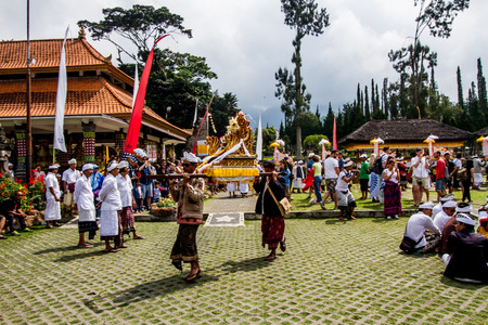 BALI,INDONESIA-AUGUST 21 : Balinese villagers participating in traditional religious Hindu procession in Pura Ulun Danu  Beratan  in Bali,Indonesia on August 21,2016.のeditorial素材