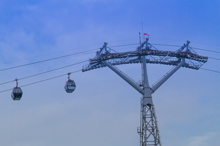 Cable car service from Harbourfront station to Sentosa island in Singapore.のeditorial素材