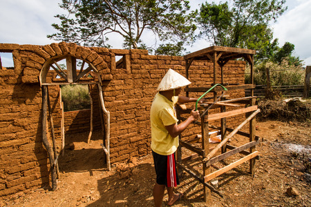 How to make earthen house.の写真素材