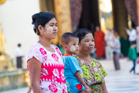 YANGON,MYANMAR-MARCH 15,2017:  Burmese family  put thanaka on their face visiting shwedagon pagoda in Yangon,Myanmar.のeditorial素材