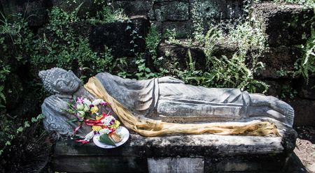 Sleeping buddha with vertical garden background.の写真素材
