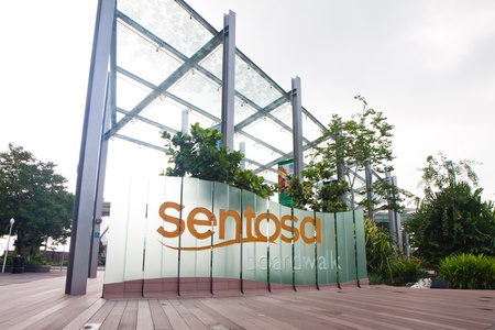 Sentosa Broadwalk Sign near Vivocity, Singapore.のeditorial素材