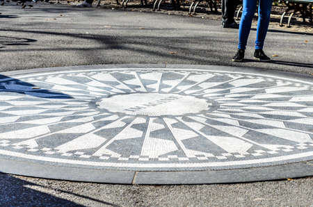 Imagine Tribute Sign on the Foor in Central Park. Strawberry Fields Memorial Mosaic in Manhattan, New York City, USAのeditorial素材