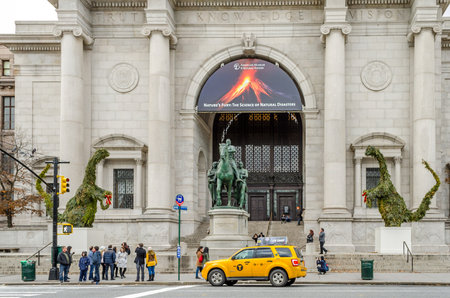 Facade And Entrance of American Museum of Natural History in Manhattan. A Yellow SUV Taxi is Waiting for a Passenger Outside the Building. New York City, USAのeditorial素材