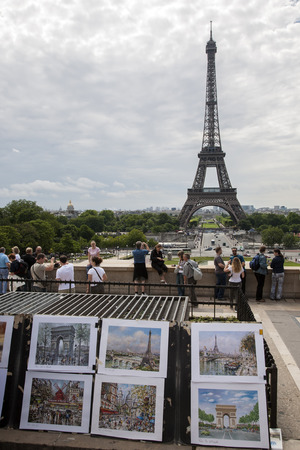 Paris, France - July 1, 2007. People and tourists visit Paris on July 1, 2007. There is a good view to Eiffel Tower.のeditorial素材