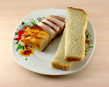 smoked bacon and white bread on a colorful plate
