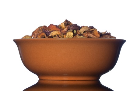 Brown ceramic bowl of homemade dried apples isolated on white background の写真素材