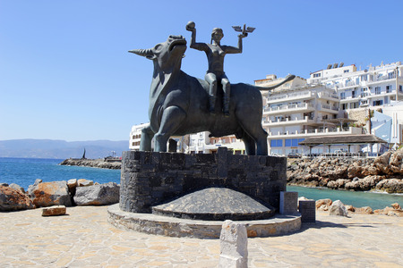 Europa Statue in Agios Nikolaos, Crete, Greece.のeditorial素材