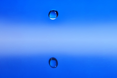 The round transparent drop of waterの写真素材
