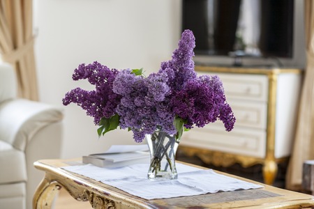 bunch lilac in vase on tableの写真素材