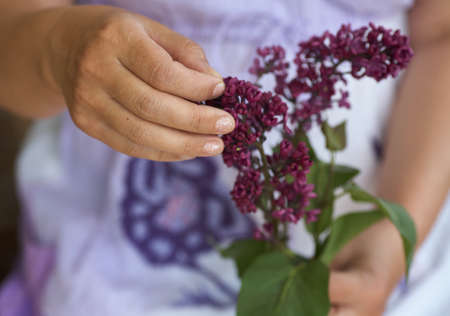 Woman holding bouquet of white lillak in his hahdの写真素材