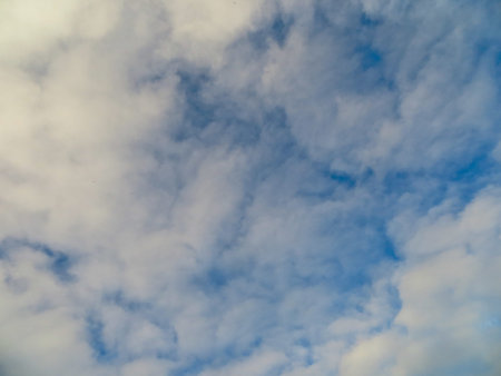 Clouds inthe blue sky