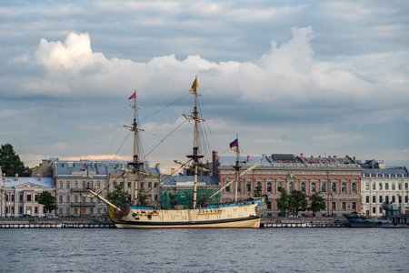 Sail Ship "Poltava" on English embankment of Neva river. "Poltava" it is the 54th gun line ship builder Peter the Greatのeditorial素材