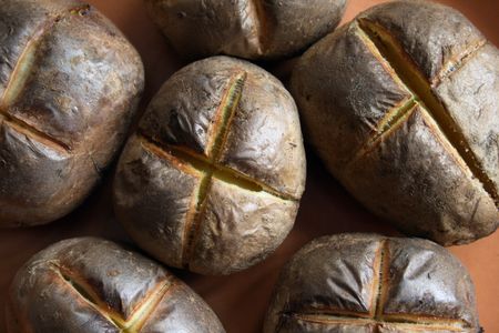 Baked potato on a brown ceramic dishの写真素材