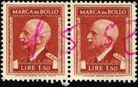 ITALY - CIRCA 1942: A stamp printed in Italy shows image of King Victor Emmanuel III of Italy, circa 1942のeditorial素材