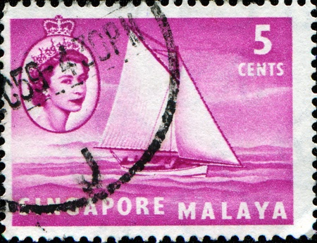 SINAGAPORE - CIRCA 1955: A stamp printed in Singapore shows Lombok sloop, circa 1955のeditorial素材