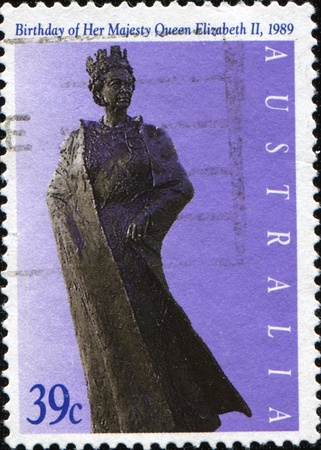 AUSTRALIA - CIRCA 1989: A stamp printed in Australia  shows Queen Elizabeth II monument, circa 1989 のeditorial素材