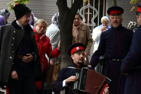  LUGANSK - OCT 14  Don Cossack singing old songs with garmon, celebration of the Protection of the Mother of God, Lugansk, Ukraine, October 14, 2012 のeditorial素材