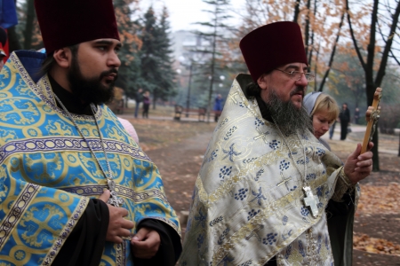 LUGANSK - NOV 4  religious procession dedicated to the 400 annversary of the liberation of Russia from the Polish-Lithuanian invardes and end of Unrest, Lugansk, Ukraine, November 4, 2012のeditorial素材