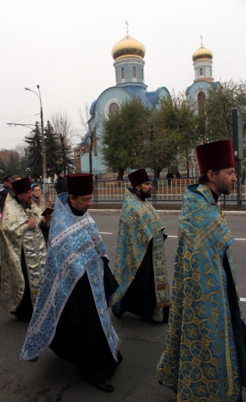 LUGANSK - NOV 4  religious procession dedicated to the 400 annversary of the liberation of Russia from the Polish-Lithuanian invardes and end of Unrest, Lugansk, Ukraine, November 4, 2012のeditorial素材