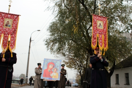 LUGANSK - NOV 4  religious procession dedicated to the 400 annversary of the liberation of Russia...