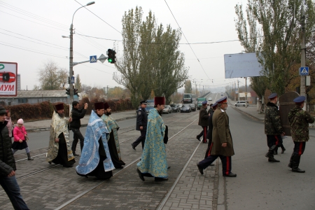 LUGANSK - NOV 4  religious procession dedicated to the 400 annversary of the liberation of Russia from the Polish-Lithuanian invardes and end of Unrest, Lugansk, Ukraine, November 4, 2012のeditorial素材