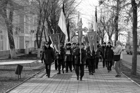 UKRAINE, LUGANSK - JANUARY 12, 2014: Religious procession dedicated to the 380th anniversary of Pereyaslavska Radaon the street of cityのeditorial素材