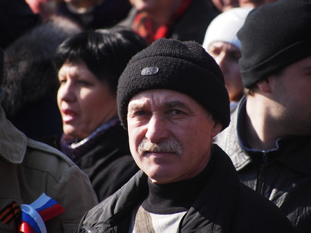 UKRAINE, LUGANSK - March 1, 2014: 


In what was supposed to be an old regime rally in Lugansk "against anarchy and disorder" turned into a rally to support the Russian occupation of Crimea.

About ten thousand supporters of the Party of Regions and stateのeditorial素材