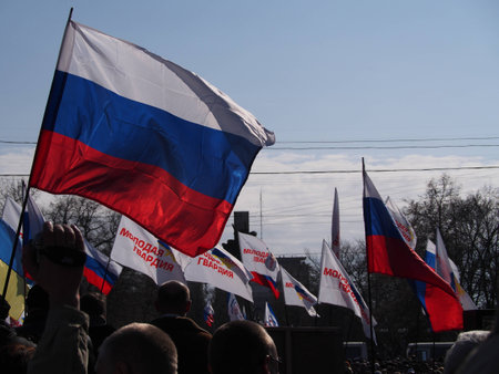 UKRAINE, LUGANSK - March 1, 2014: 


In what was supposed to be an old regime rally in Lugansk "against anarchy and disorder" turned into a rally to support the Russian occupation of Crimea.

About ten thousand supporters of the Party of Regions and stateのeditorial素材
