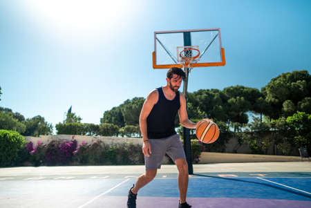 basketball player runs across the basketball field in trainingの写真素材