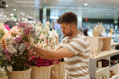 Man choosing flowers in shopの写真素材