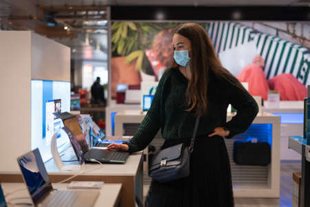 Woman using laptop in shopの写真素材