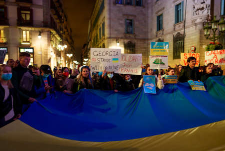 Barcelona, Spain - February 25, 2022: Protest against the war and Vladimir Putin politicのeditorial素材