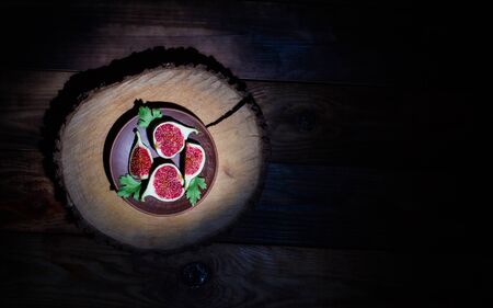 Ripe Sliced Figs on a Wooden Surfaceの写真素材
