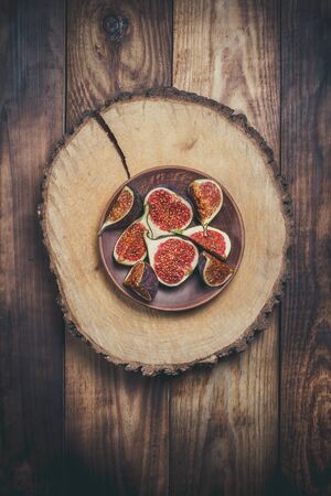 Ripe Sliced Figs on a Wooden Surfaceの写真素材