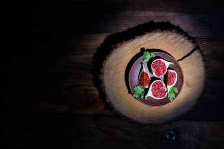 Ripe Sliced Figs on a Wooden Surfaceの写真素材