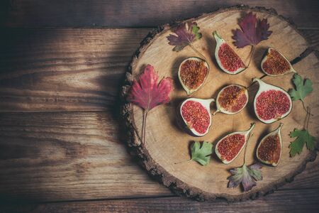 Ripe Sliced Figs on a Wooden Surfaceの写真素材