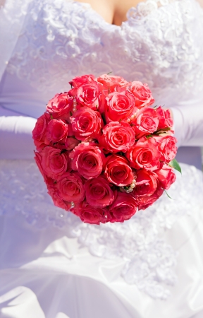 bride in white dress with pink rosesの写真素材