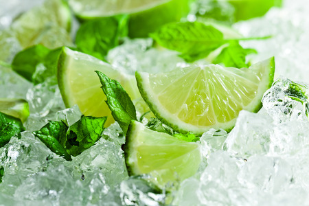 lime pieces and leaves of mint with iceの写真素材