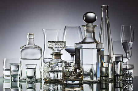alcoholic drinks in bar on glass table
の写真素材