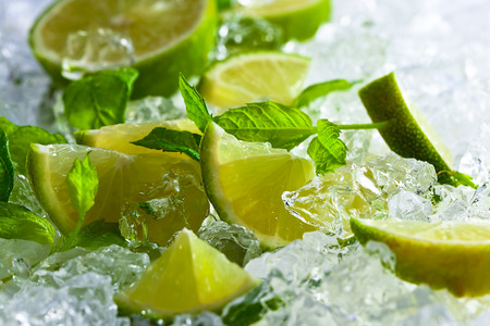 lime pieces and leaves of mint with ice