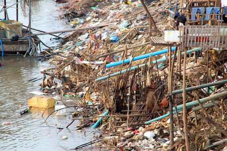Trash problem in Phnom Penh, 18, Riverの写真素材