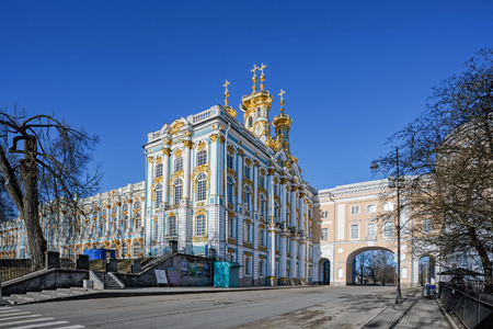 ST PETERSBURG, RUSSIA - march 16, 2015: Orthodox Church of the Resurrection with golden domes of Catherine Palace in Tsarskoe Selo (Pushkin), St. Petersburg, Russia.のeditorial素材